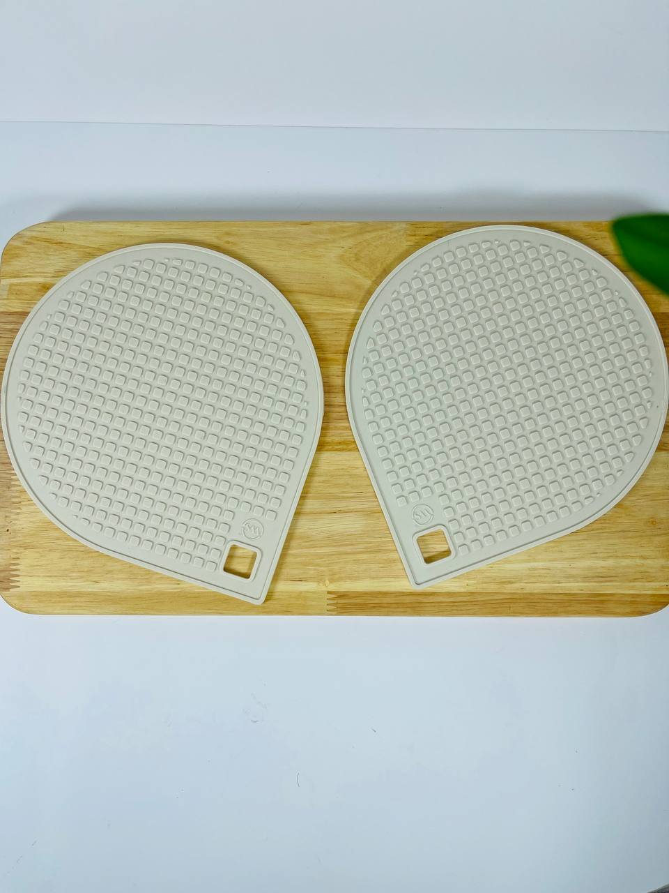 زیر قابلمه سیلیکونی طرح اشکی برند WS با طراحی مدرن و مقاوم در برابر حرارت