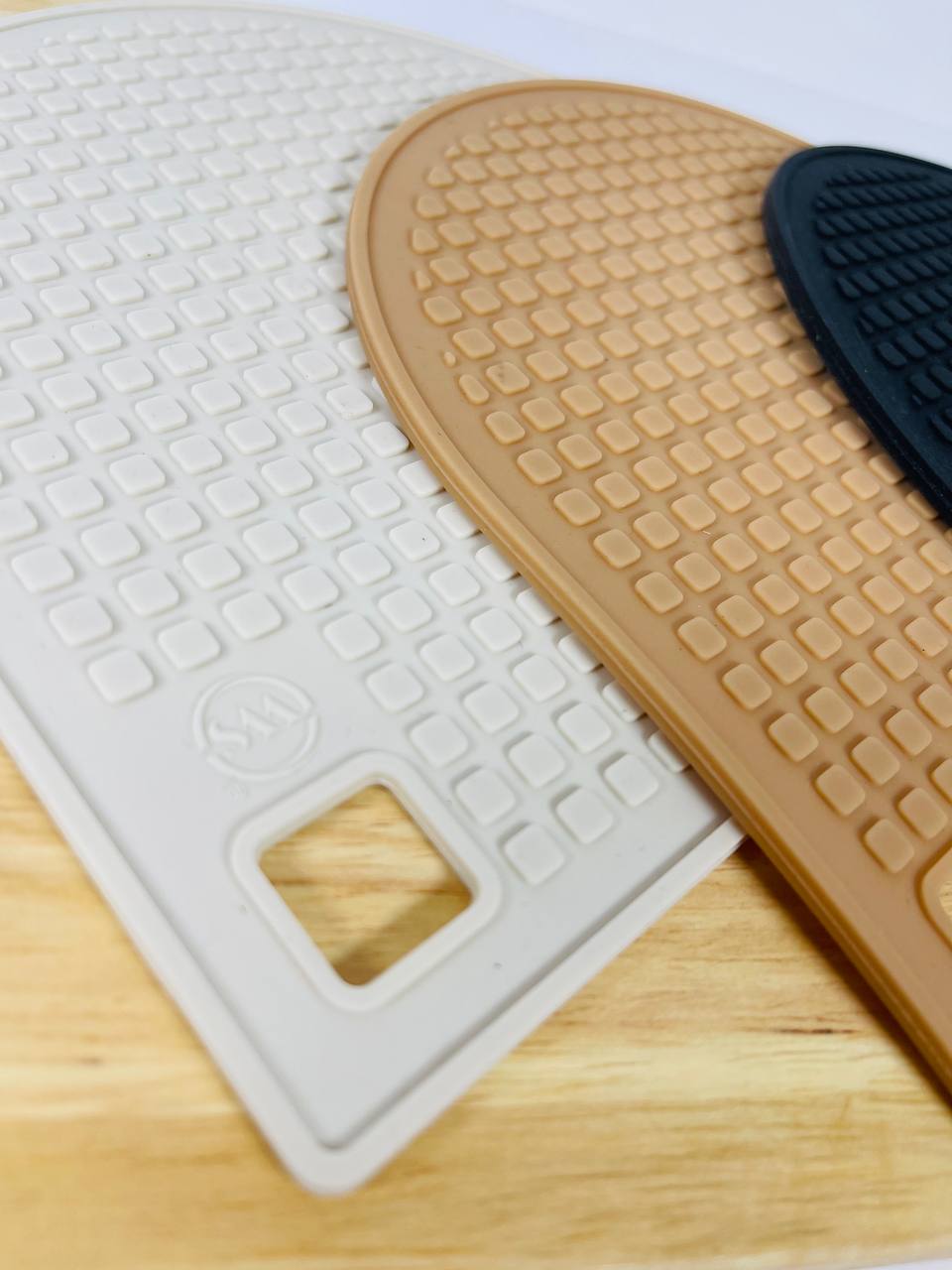 زیر قابلمه سیلیکونی طرح اشکی برند WS با طراحی مدرن و مقاوم در برابر حرارت